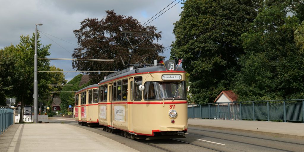 Triebwagen 811 + Beiwagen 1806