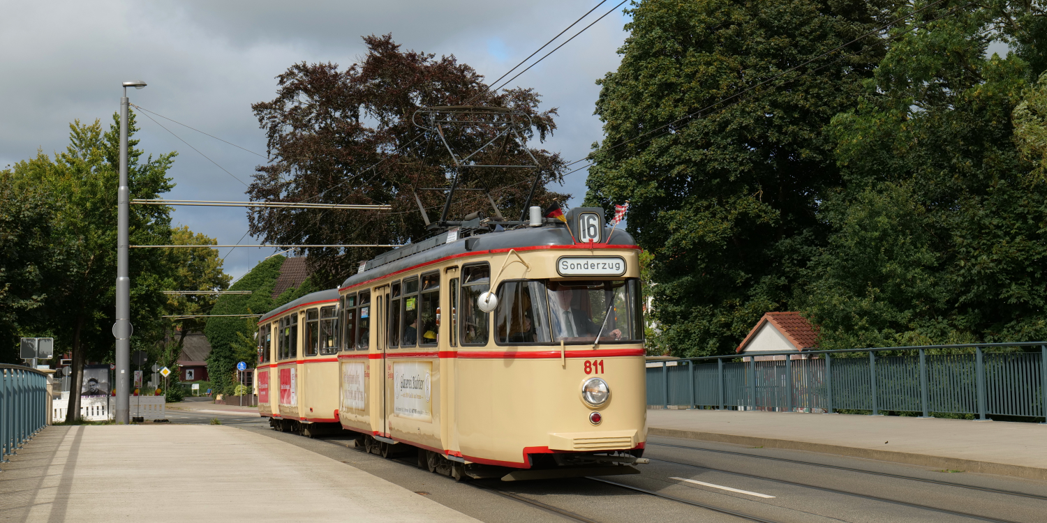Triebwagen 811 + Beiwagen 1806