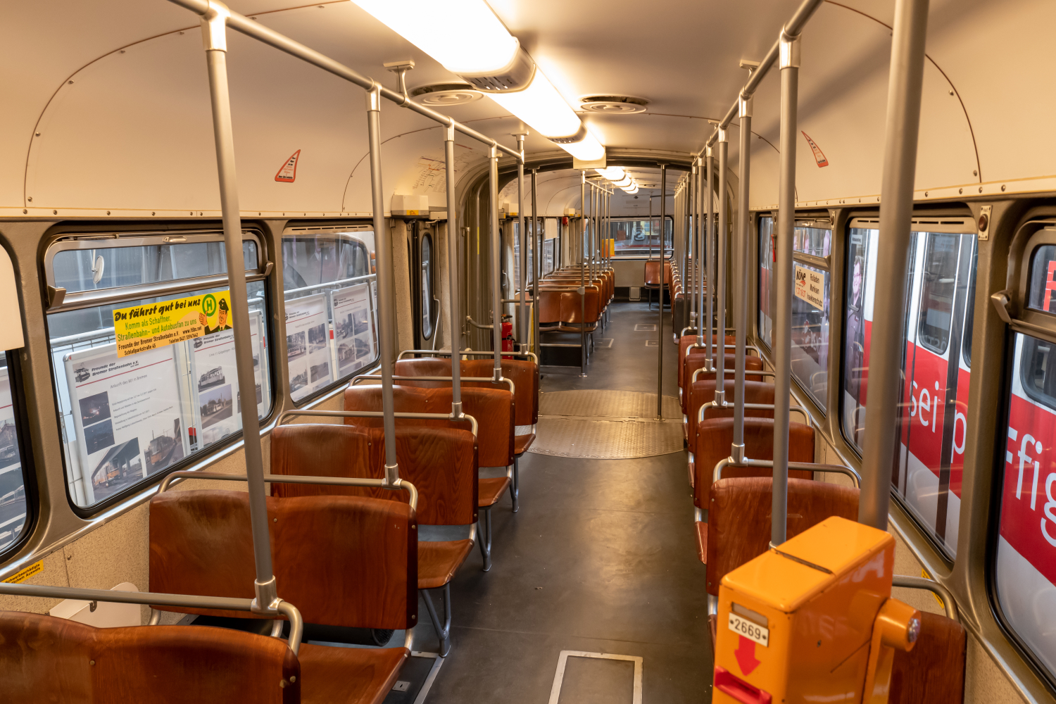 Triebwagen 446 - Innenraum
