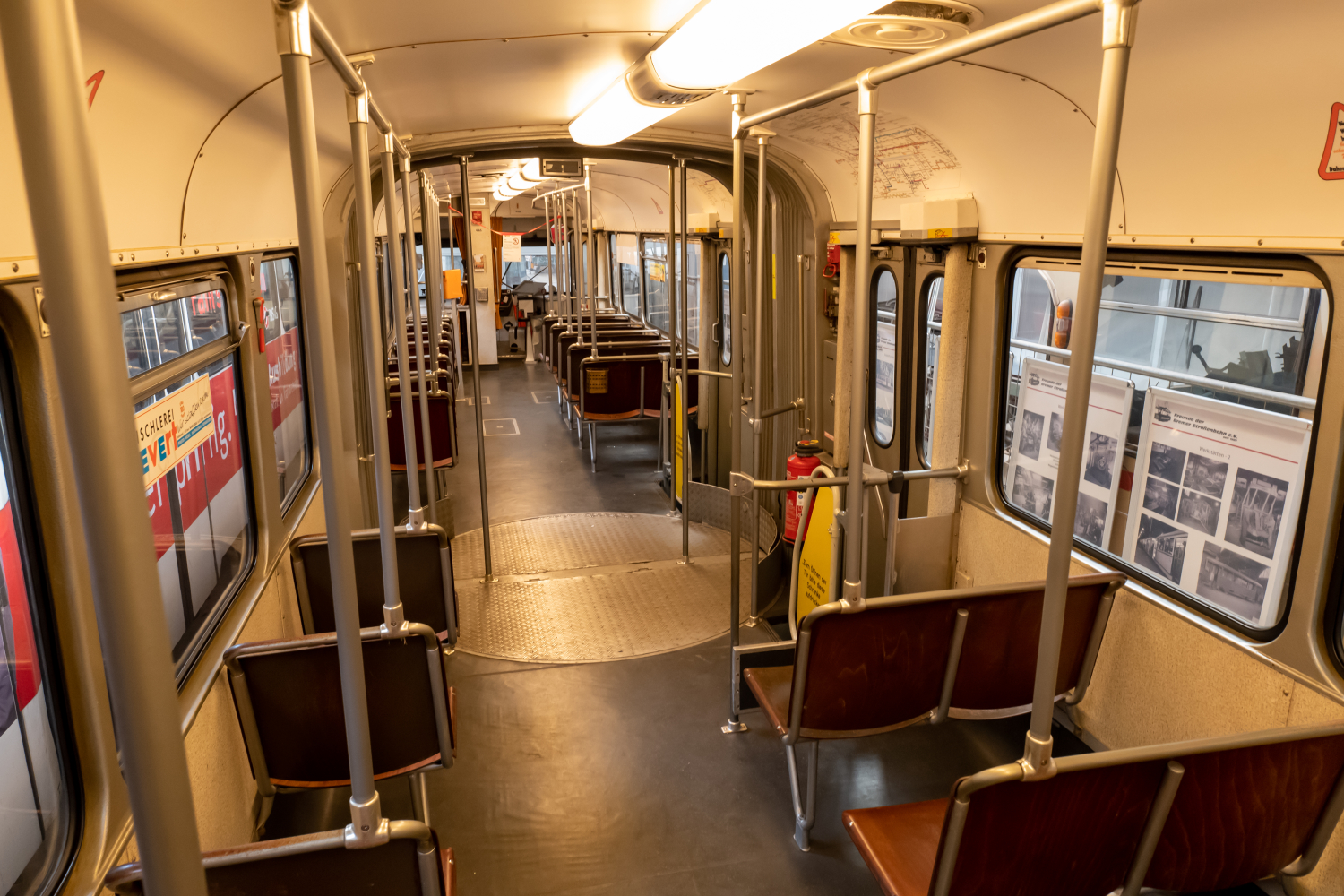 Triebwagen 446 - Innenraum