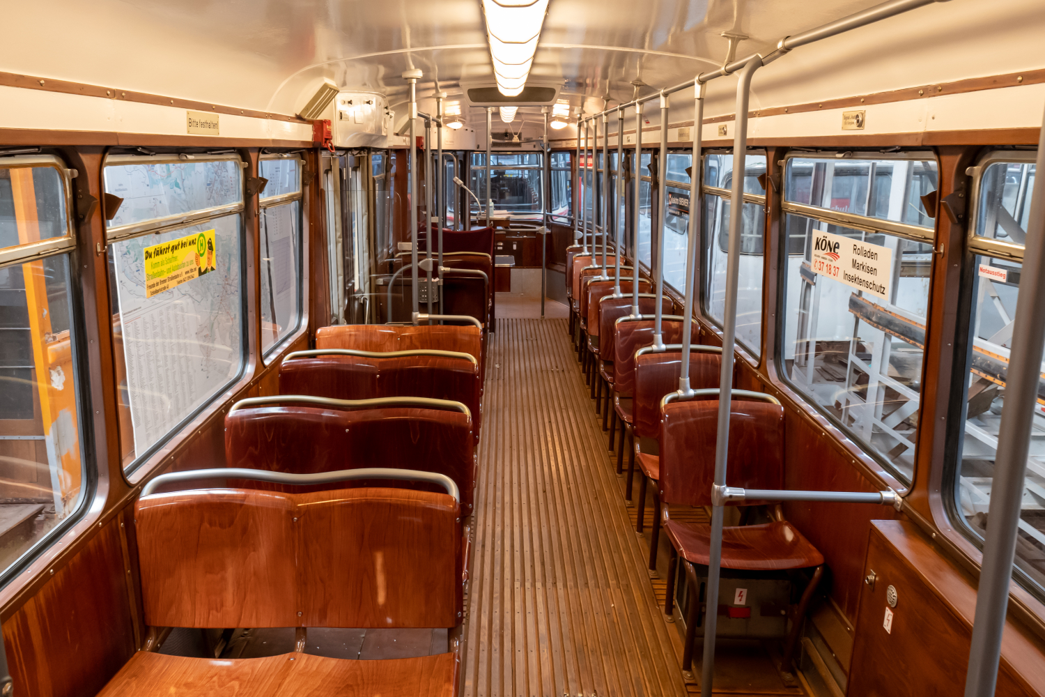 Triebwagen 811 - Innenraum